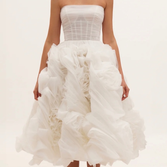 Milla - Dramatically flowered tulle dress in white - Tags on - Picture 1 of 6